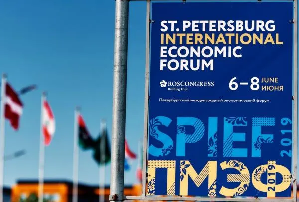 شركة ساحات المدن فرع عمان تطمئن عملائها ورجال الأعمال الراغبين في الاستثمار بالسلطنة بأن الملتقى العماني العربي للاستثمار بصلالة يوصي بتعزيز التعاون الاستثماري والاقتصادي ويقدم تسهيلات استثمارية متميزة .